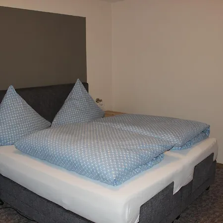 Zur Waldesruh Hotel *